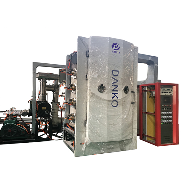 Como a máquina de revestimento iônico multiarco controla a taxa de deposição e a uniformidade da espessura do filme em geometrias complexas?