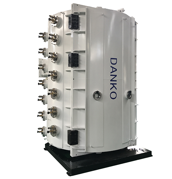 Que considerações ambientais e de segurança devem ser abordadas ao operar uma máquina de revestimento decorativo a vácuo?